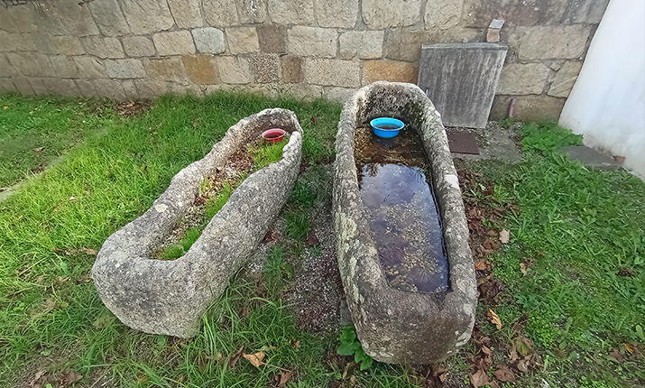 MARINHAS MEDIEVAL TOMBS